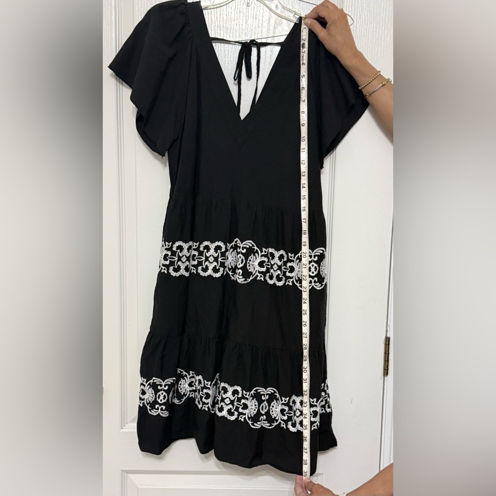 Old Navy Embroidered V Neck Swing Tiered Dress Black Medium Tall - Picture 10 of 10